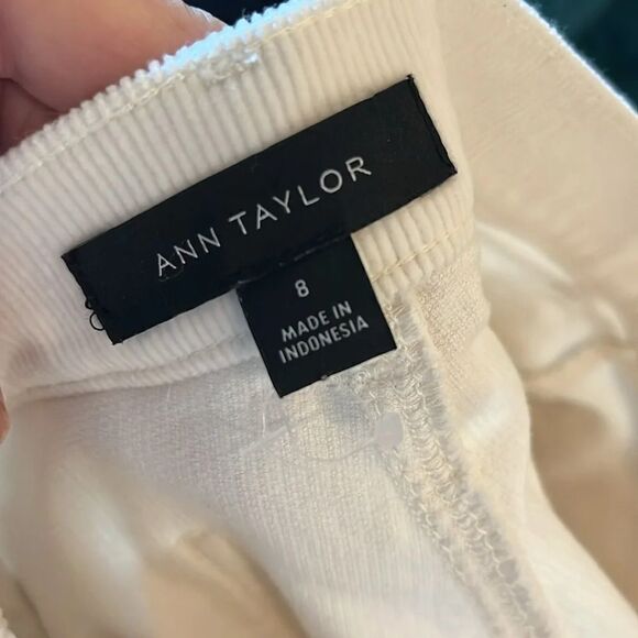 Ann Taylor The Patch Pocket Corduroy Flare Pant in Winter White, size 8 - Picture 7 of 9